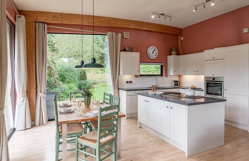 Richmond Cottage | Cara - a lodge that sleeps 6 guests in 3 bedrooms