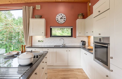 Richmond Cottage | Cara - a lodge that sleeps 6 guests in 3 bedrooms