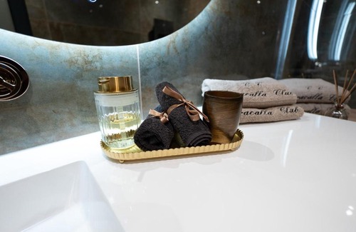 Saint-Etienne Bed & Breakfast | CARACALLA PRIVE - Chambres d'hôtes avec Piscine, Jaccuzi et Hammam privatifs