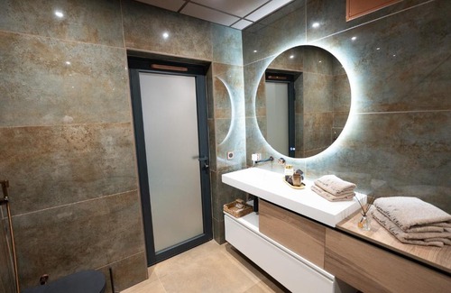 Saint-Etienne Bed & Breakfast | CARACALLA PRIVE - Chambres d'hôtes avec Piscine, Jaccuzi et Hammam privatifs