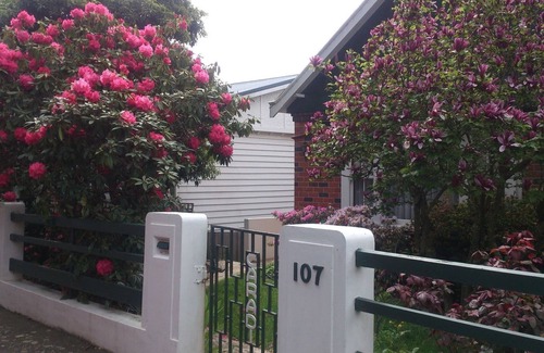 East Launceston Apartment | Caradi Apartment-inner city retreat