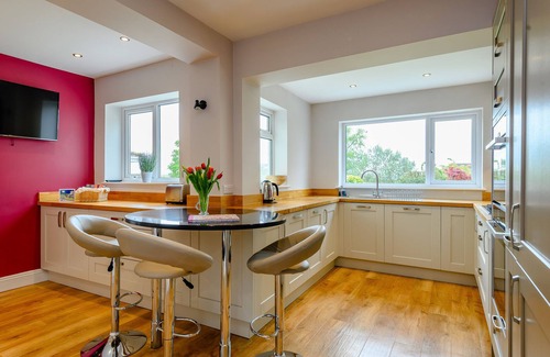 Tidenham Cottage | CARADOC, family friendly, with open fire in Chepstow