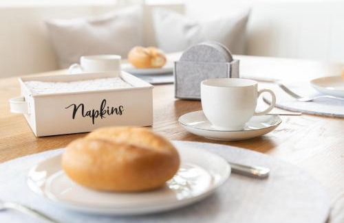 Midlum House | Caras Hus