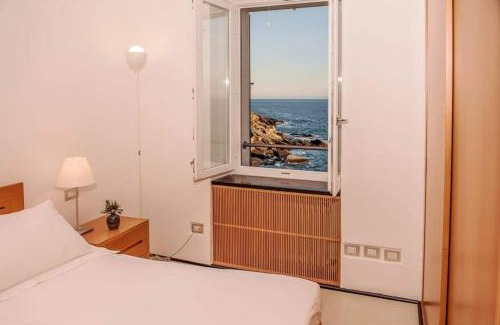Vernazza Apartment | Carattino 12 Idyllic Seafront Retreat