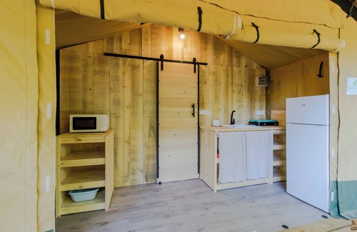 Saint-Martial-de-Nabirat RV Rental | Caravan 'Tente Lodge' with Shared Pool, Private Terrace and Wi-Fi