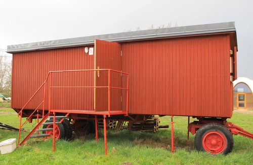 Buchberg Cabin | Caravan 5 rooms left - Caravan in the Wangelin garden with summer kitchen -