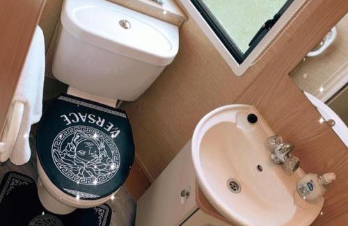 Dymchurch House | Caravan Beach Park - Sleeps 8 Parking & Pool