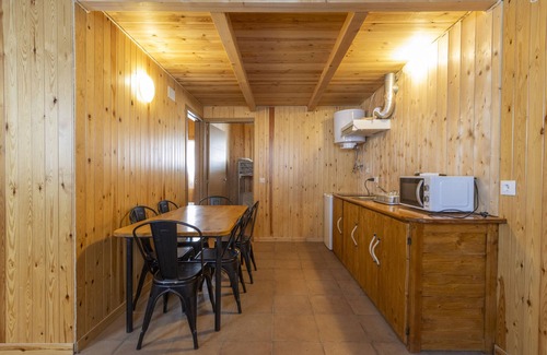 Alos de Balaguer RV Rental | Caravan 'Bungalow 2' with Mountain View, Wi-Fi and Air Conditioning