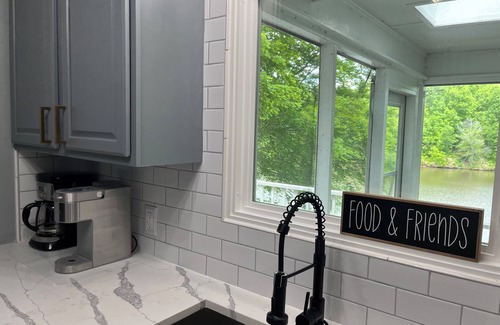 Semora Cottage | Caravan Cottage – SECLUDED Lake Front Cottage - Privacy