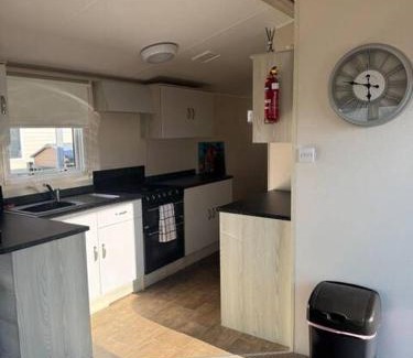 Rhyl House | Caravan Emma 2 Bed Robin Hood