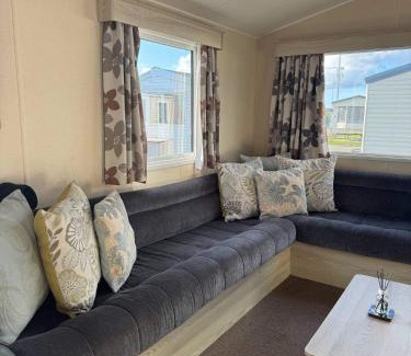 Rhyl House | Caravan Emma 2 Bed Robin Hood