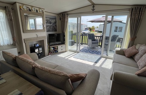 Layer Marney Cottage | CARAVAN, family friendly, country holiday cottage in Mersea Island