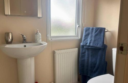 Holcot House | Caravan in Holcot - Sleeps 6 - Pet Friendly