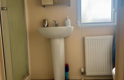 Holcot House | Caravan in Holcot - Sleeps 6 - Pet Friendly