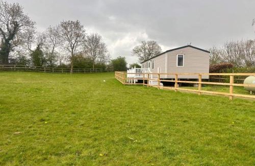 Holcot House | Caravan in Holcot - Sleeps 6 - Pet Friendly