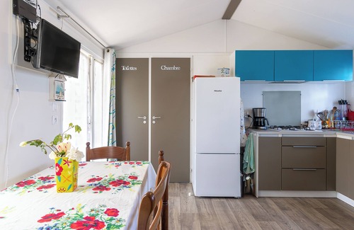 Saint-Hilaire-de-Riez RV Rental | Caravan 'Mobil Home 6 Personnes' with Shared Pool and Private Terrace