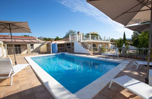 Mutxamel RV Rental | Caravan 'Mobilhome Mit Garten Und Pool' with Shared Pool, Wi-Fi and Air Conditioning