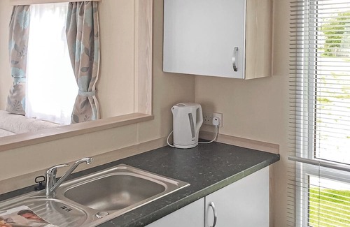 Chapel Saint Leonards House | Caravan with one double and one twin.