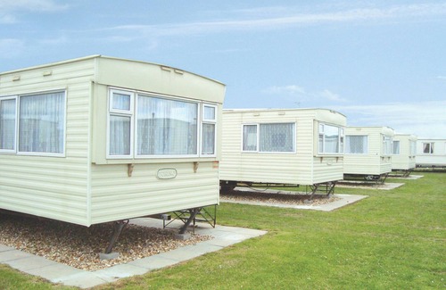 Chapel Saint Leonards House | Caravan with one double and one twin.