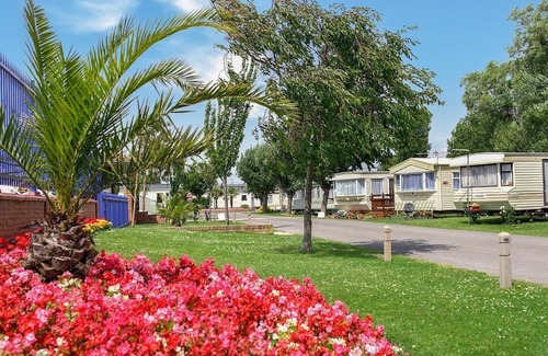 Bognor Regis House | Caravan with one double and one twin.