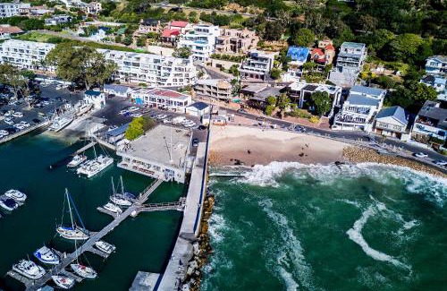 Gordons Bay Central House | 'Cardamom House', Enchanting Vacation Home 2 min from the Beach, Sleeps 5