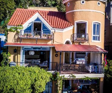 Gordons Bay Central House | 'Cardamom House', Enchanting Vacation Home 2 min from the Beach, Sleeps 5