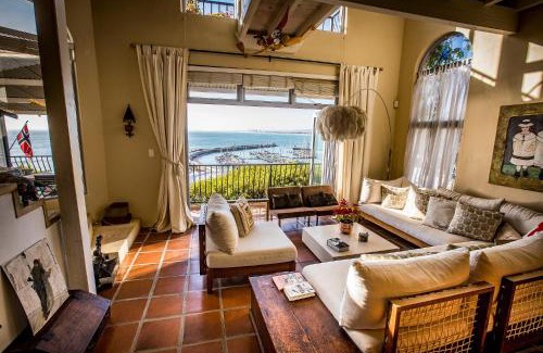 Gordons Bay Central House | 'Cardamom House', Enchanting Vacation Home 2 min from the Beach, Sleeps 5