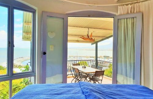 Gordons Bay Central House | 'Cardamom House', Enchanting Vacation Home 2 min from the Beach, Sleeps 5