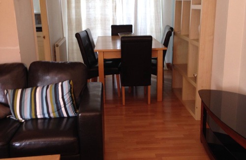 Atlantic Wharf House | Cardiff 3Bed House-FreeParking-15MinWalkToStadium