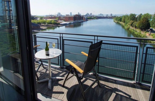 Atlantic Wharf Apartment | Cardiff Bay View Apartment