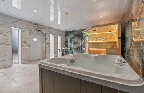 Roath Apartment | Cardiff Luxe Flats with Spa Facilities