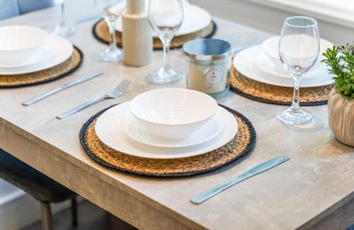 Roath Apartment | Cardiff Luxe Flats with Spa Facilities