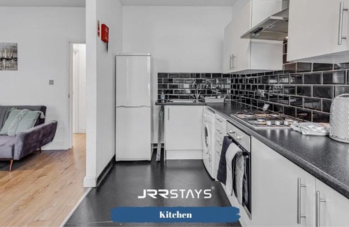 Riverside Apartment | Cardiff Stylish 2 Bedroom Sleeps 6 Wi-Fi - JRR Stays