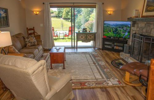 Blowing Rock Apartment | Cardinal 104