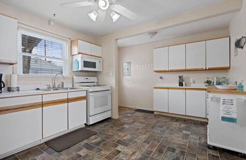 Lexington House | Cardinal Cottage Retreat! 4 Homes Away from beach!