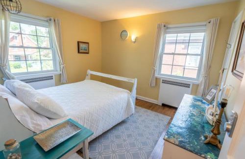 Cornwall House | Cardinal Inn Beach Room