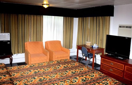 Luray Hotel | Cardinal Inn