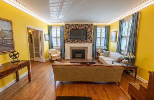 Cornwall House | Cardinal Inn Western Room