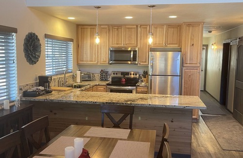 Munds Park House | Cardinal Nest: Modern Cabin in Munds Park - 20 min to Flag and 40 min to Sedona