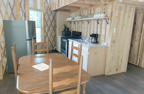 Glen Lyn Cabin | Cardinal Yurt at Kairos Resort