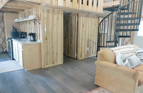 Glen Lyn Cabin | Cardinal Yurt at Kairos Resort