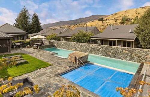 Cardrona House | Cardrona Retreat, resort spa & swimming pool!