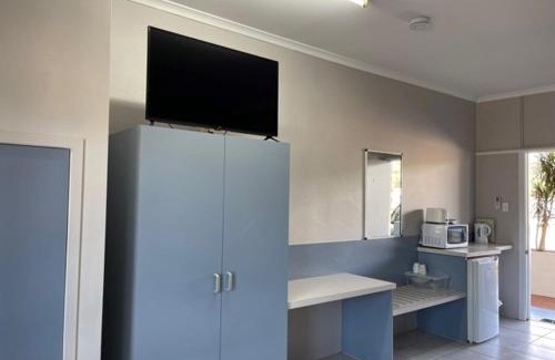 Cardwell Hotel | Cardwell Beachcomber Motel & Tourist Park
