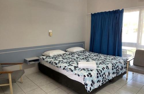 Cardwell Hotel | Cardwell Beachcomber Motel & Tourist Park