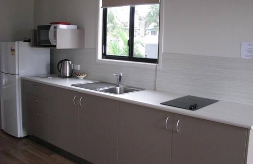 Cardwell Hotel | Cardwell Beachcomber Motel and Tourist Park