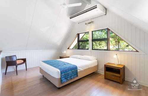 Cardwell Hotel | Cardwell Beachcomber Motel and Tourist Park