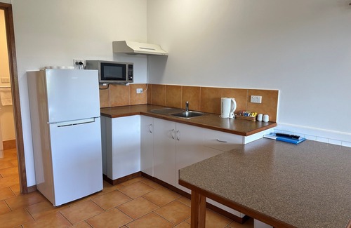 Cardwell Hotel | Cardwell Beachfront Motel