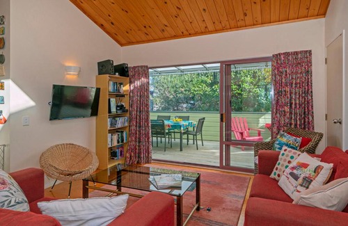 Cooks Beach House | Carefree at Cooks - Cooks Beach Bach