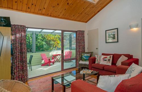 Cooks Beach House | Carefree at Cooks - Cooks Beach Bach
