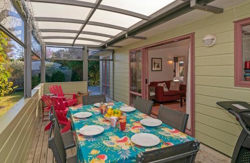 Cooks Beach House | Carefree at Cooks - Cooks Beach Bach